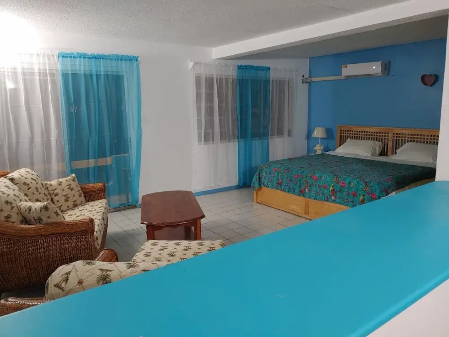 Orrie's Beach Bar Hotel