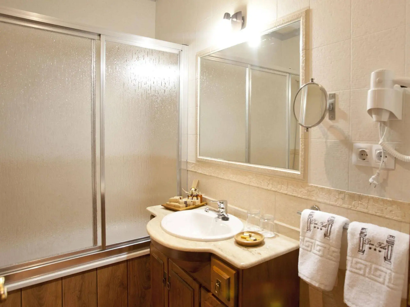 Don Felix Hotel y Restaurante