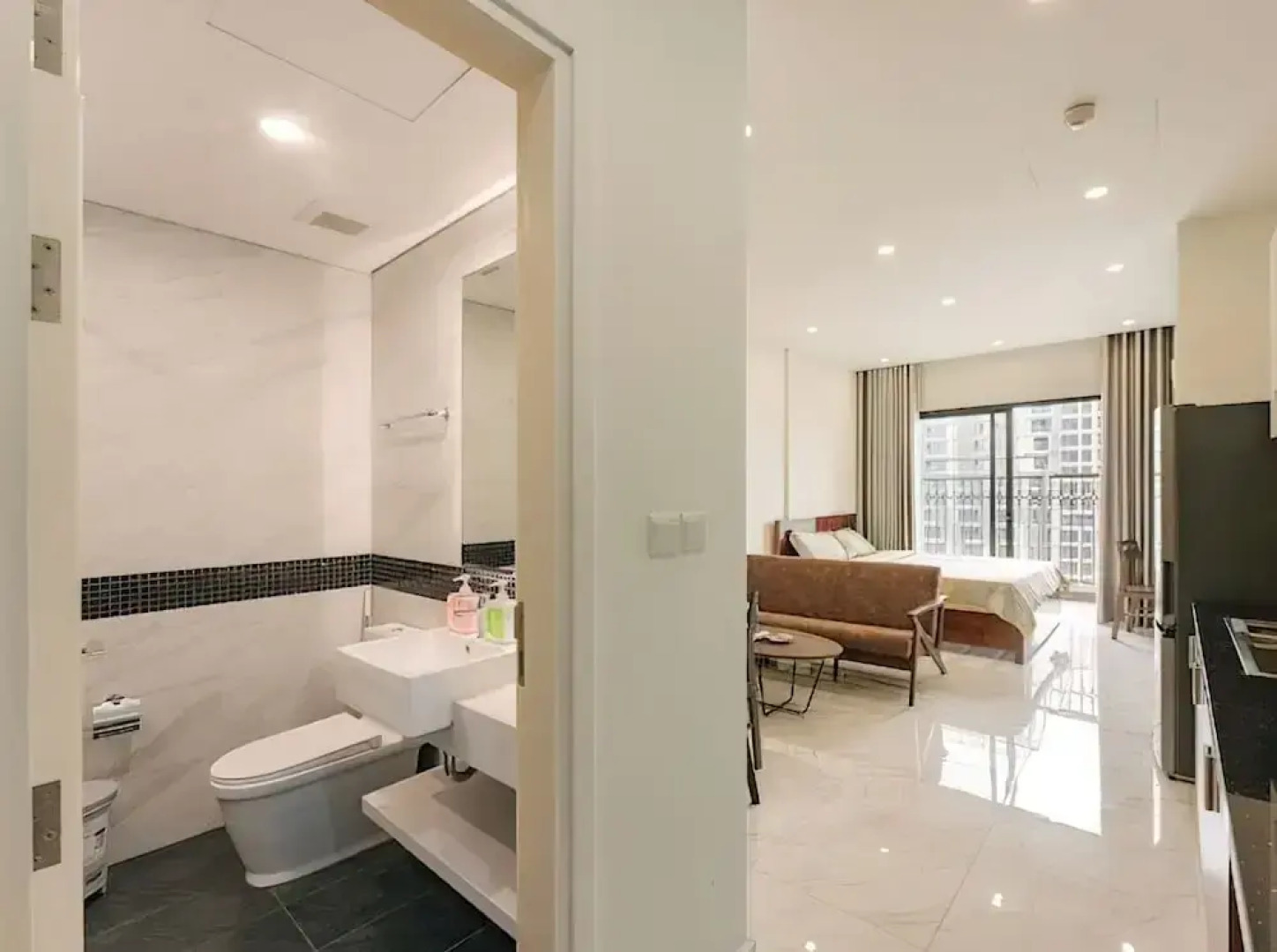 D El Dorado Westlake Luxury Apartments