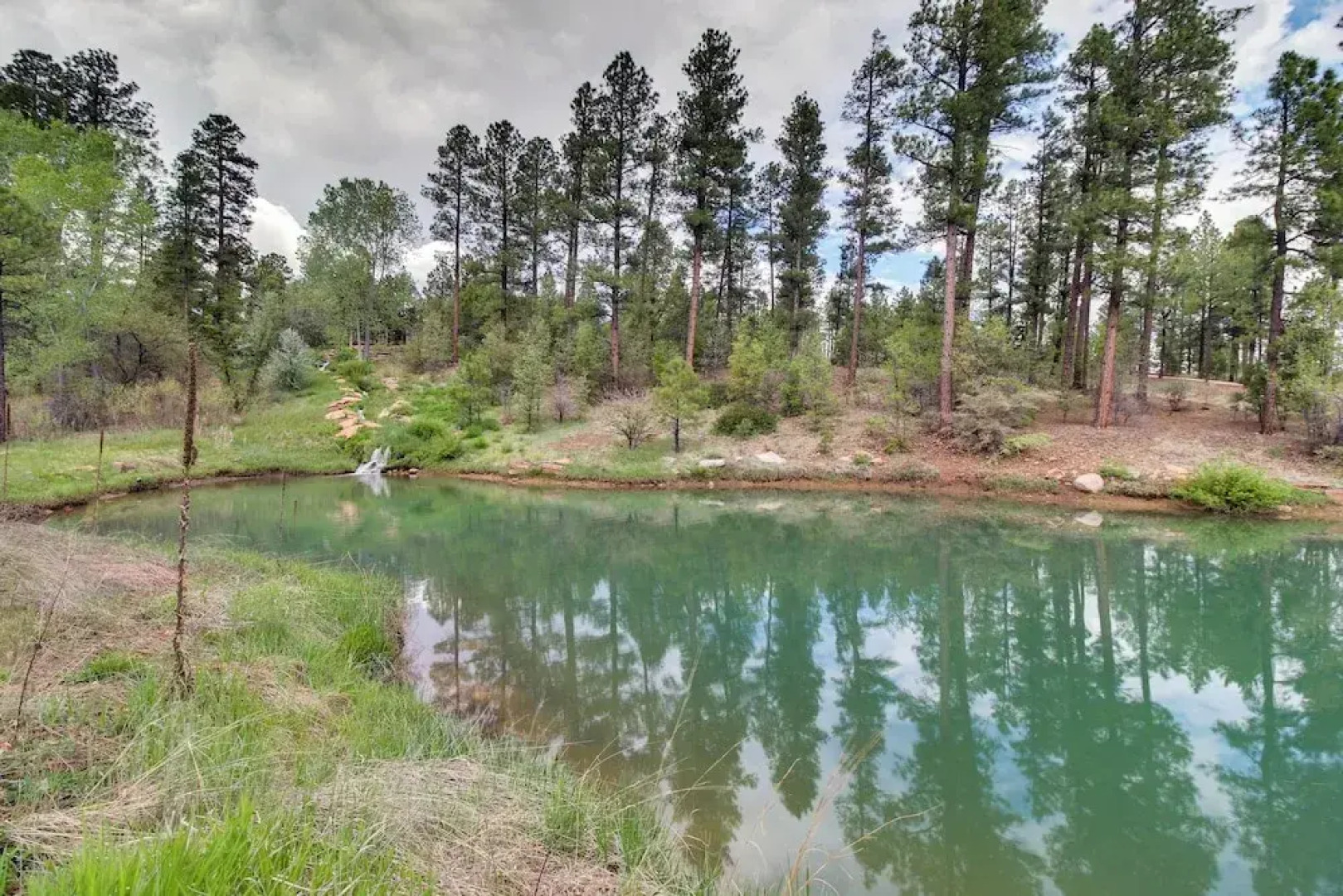 Fireside Comfort & Family Fun: Wooded Show Low Gem