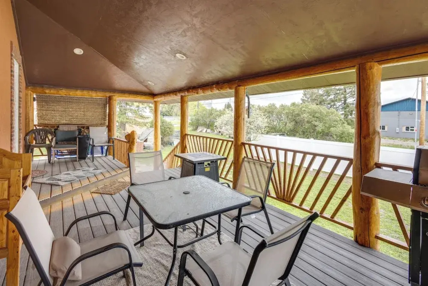 Deck w/ Hot Tub: Ashton 'cozy Cub Cabin'