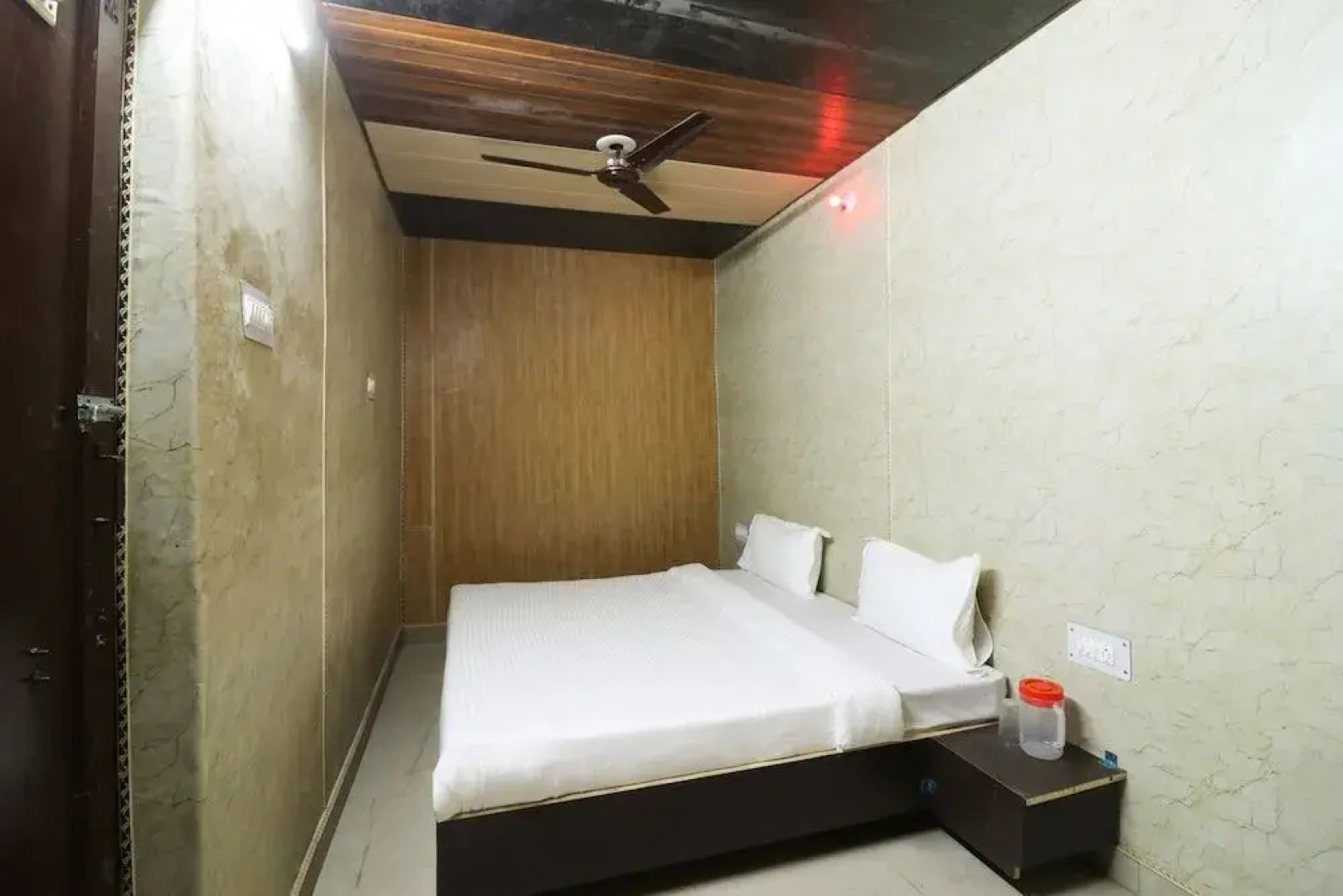 SPOT ON 49126 Silent Valley Appartments