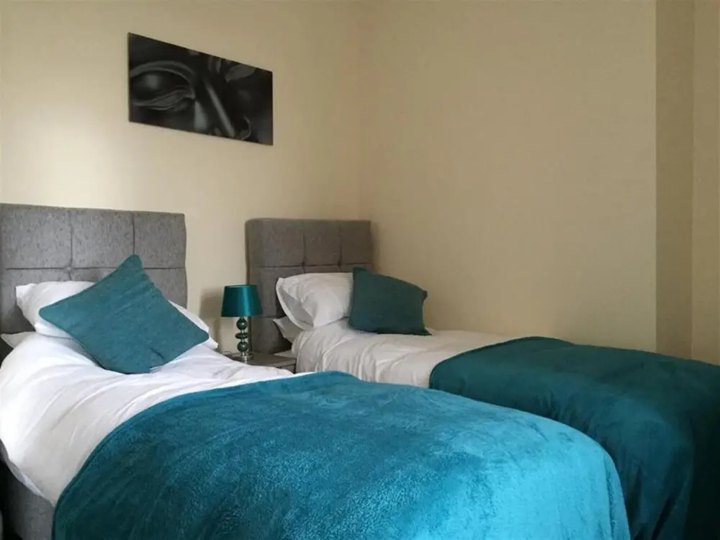 The Roaches Suite - Premier Serviced Accommodation