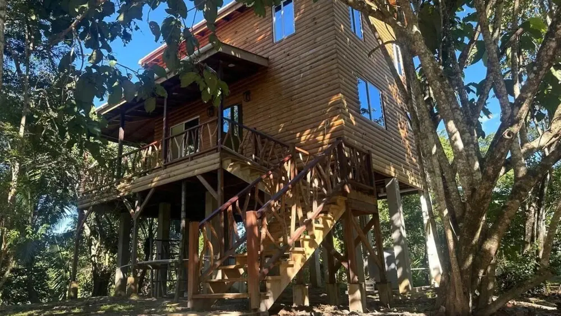 The Howler Riverside Retreat