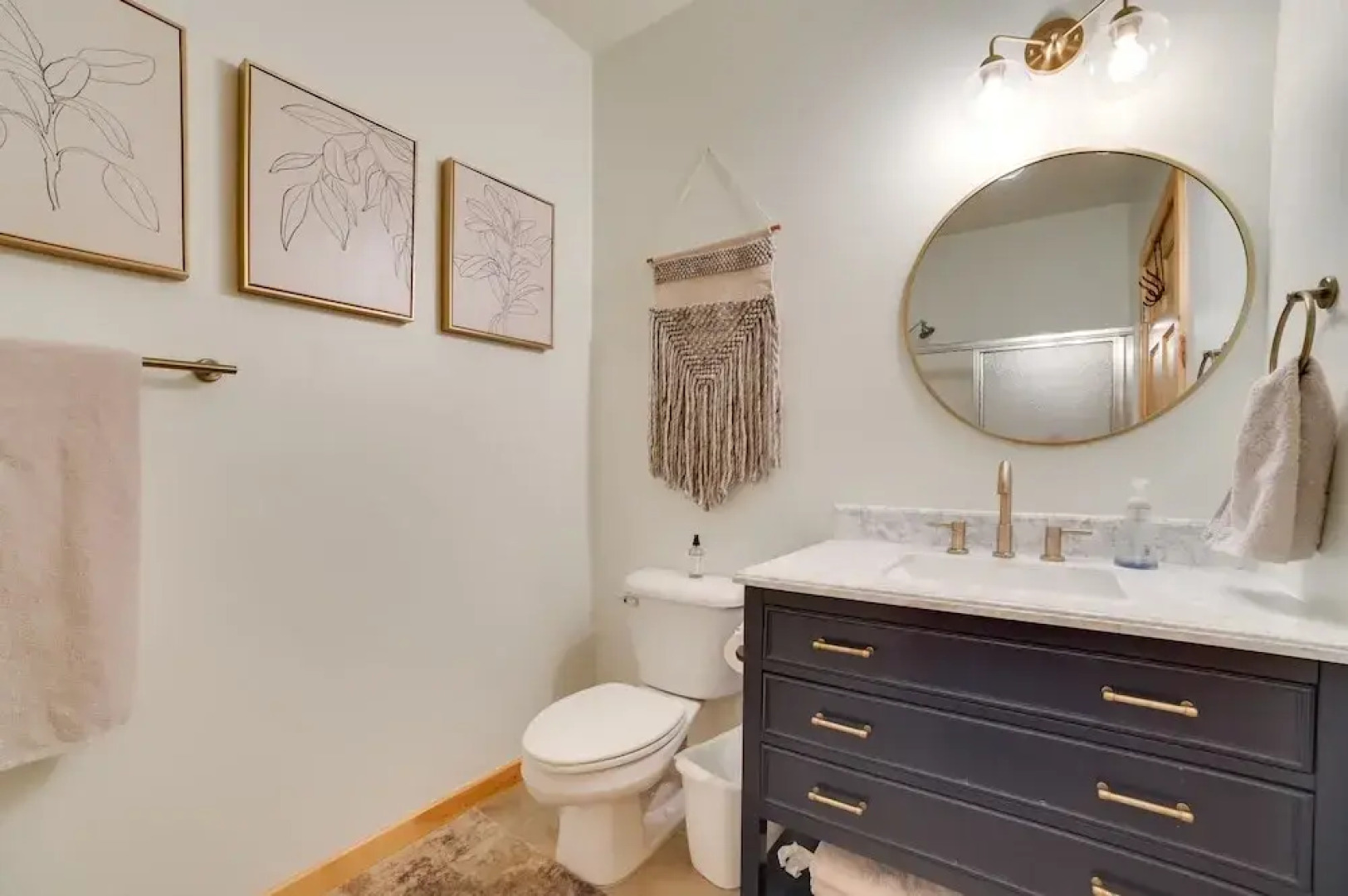 Modern Bellaire Condo: Pool Access, Near Skiing!