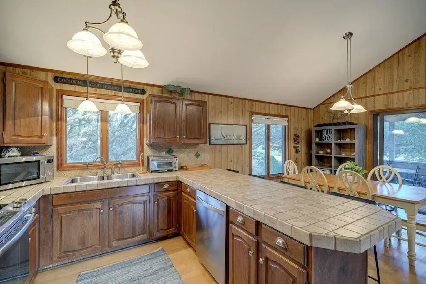 Outer Banks Retreat - Walk to Beach!