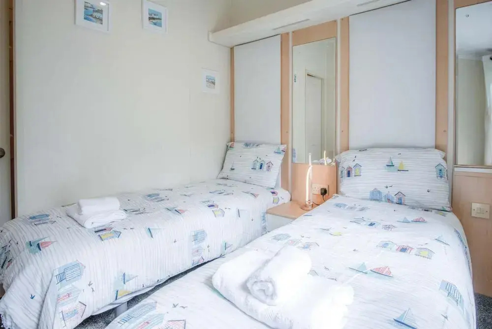 2 Manor Lodge - 2 Bedroom Lodge - Pendine