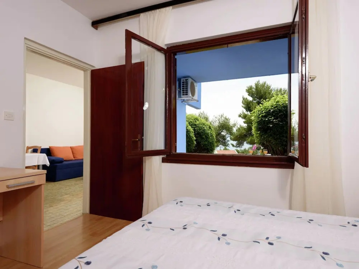 Tidy Apartment With Wifi, 4 km From City of Trogir