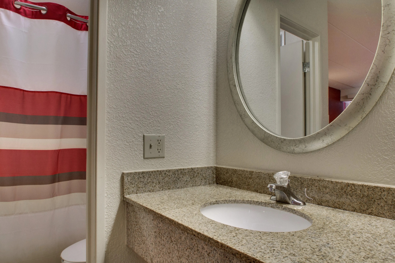 Red Roof Inn St Louis - Westport/ Maryland Heights