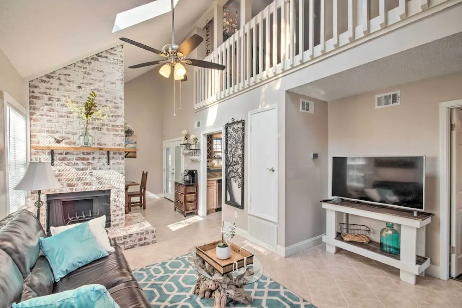 Pet-friendly A-frame Retreat Near Dtwn + Beaches!
