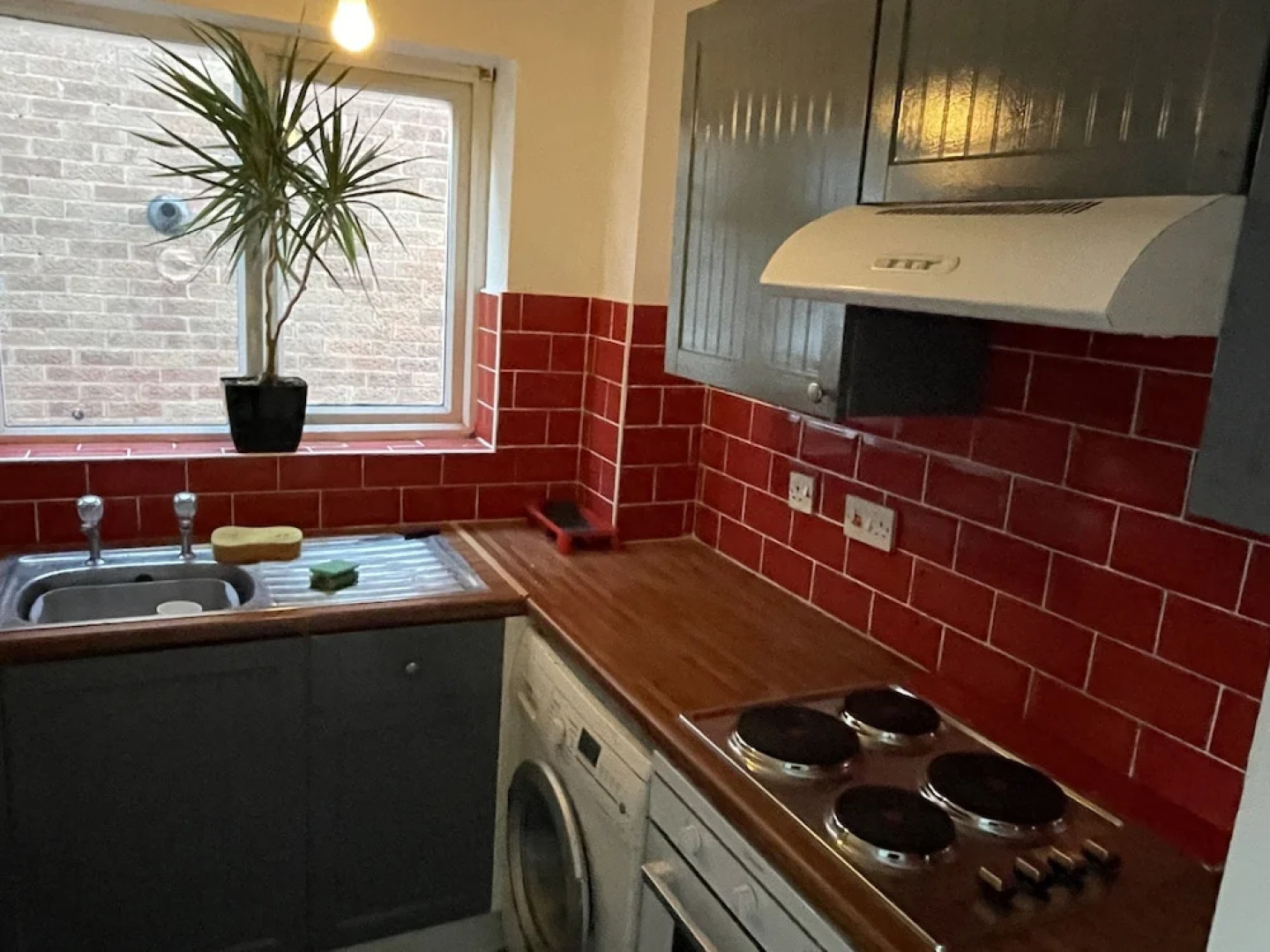 Tividale Mews B69 2 Bed Flat With Garden Parking