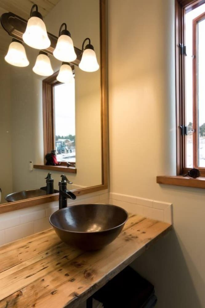 La Luna: Ideal Nature Retreat To Stay Safe From Pandemic - Self Check-In - at the End of a Dirt Road on 8 Acres. Magnificent Mountain Views. Ideal for Social Distancing And Isolation! Long Stays Welcome, Super-Host S