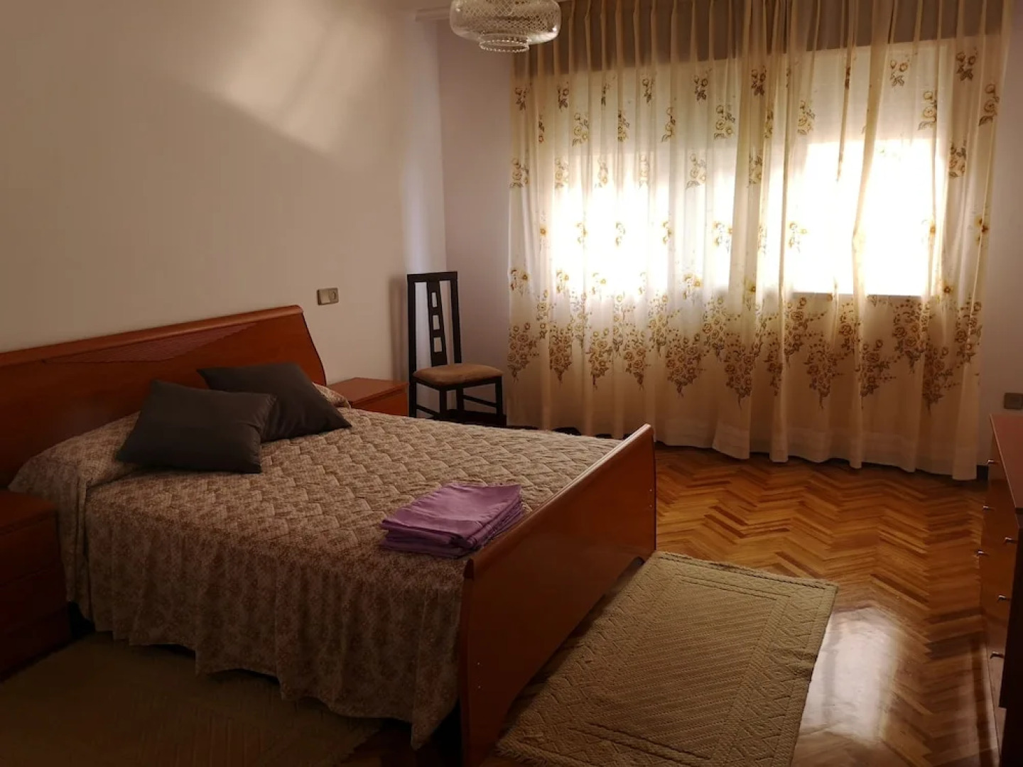 Amplio piso con garaje y vistas al mar