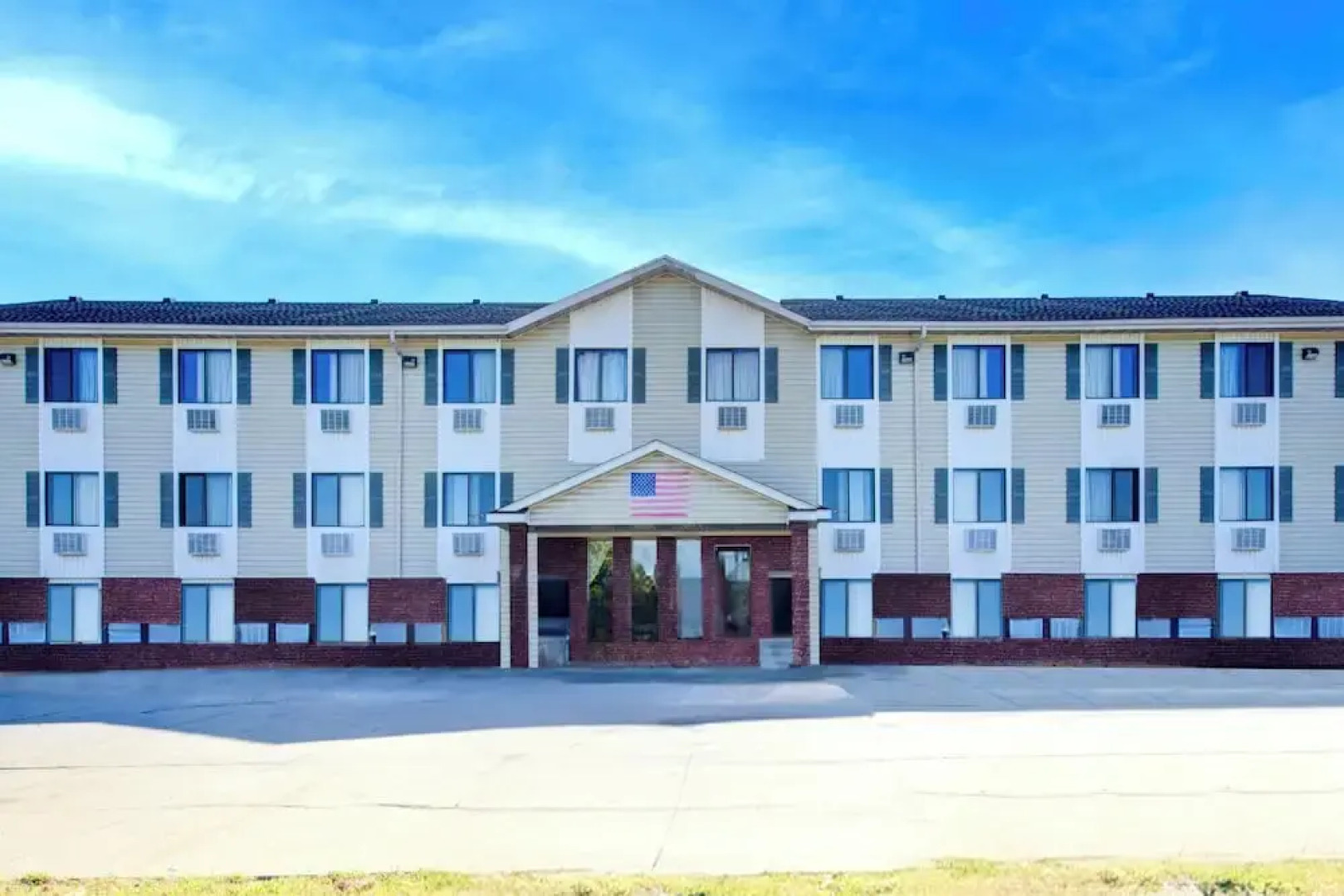 Capital O Amerihost Inn and Suites Kingdom City Hwy 54 MO