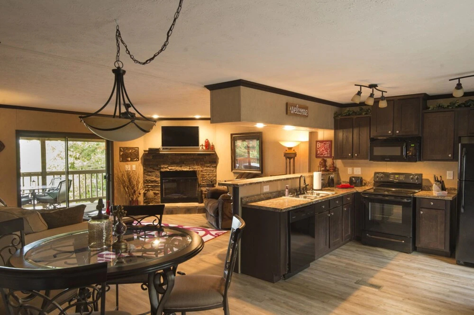 Self Creek Lodge and Marina