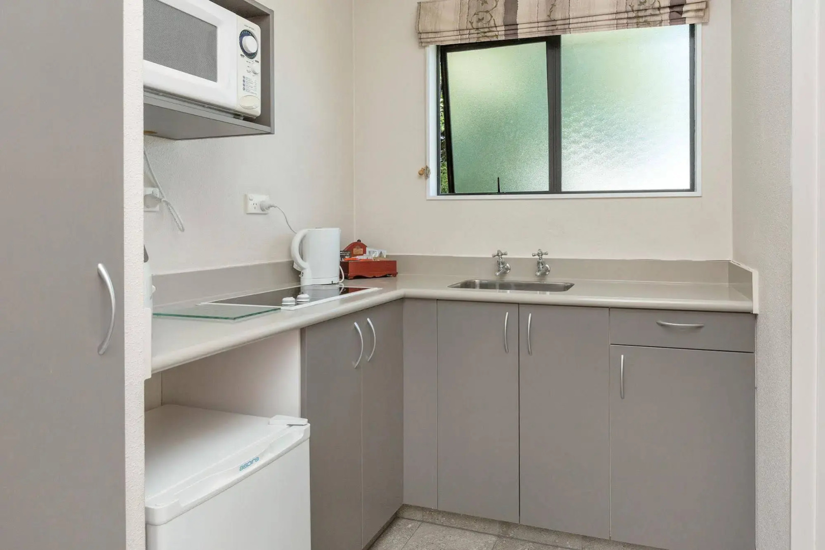 Kingswood Manor Motel