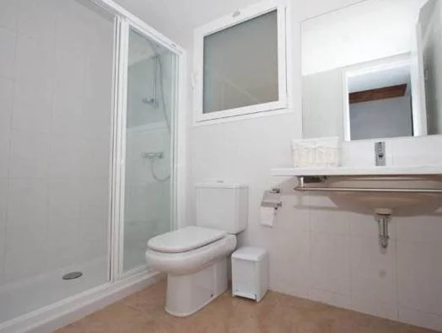 LHeretat, Hotel i Apartaments