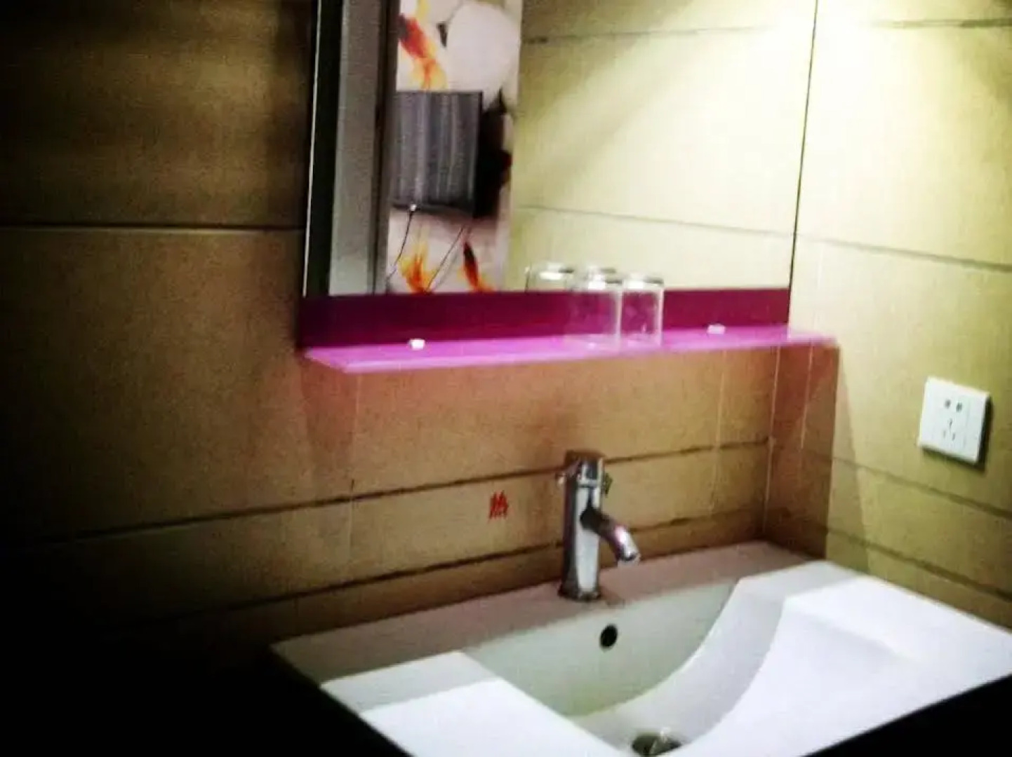 Mount Emei Moon Bay Hotel