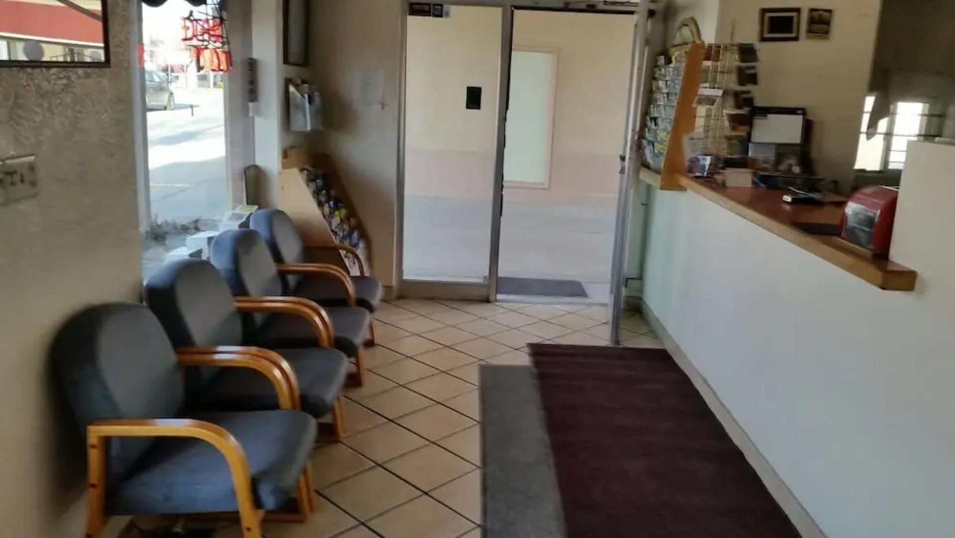 National 9 Inn Sand Canyon