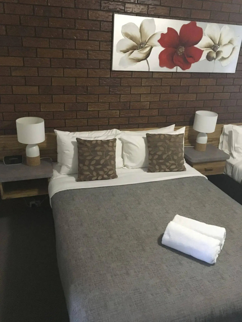 Ruthven Street Motor Inn