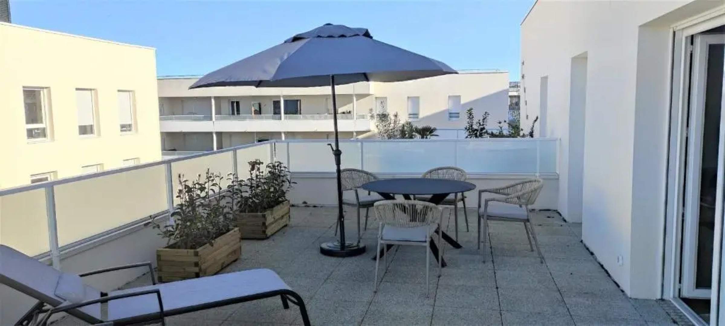 New apartment with terrace and parking