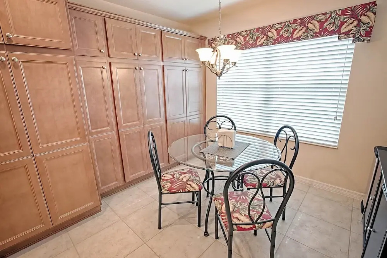 Enisgrove Way Home 3 Bedroom by The VIR Group