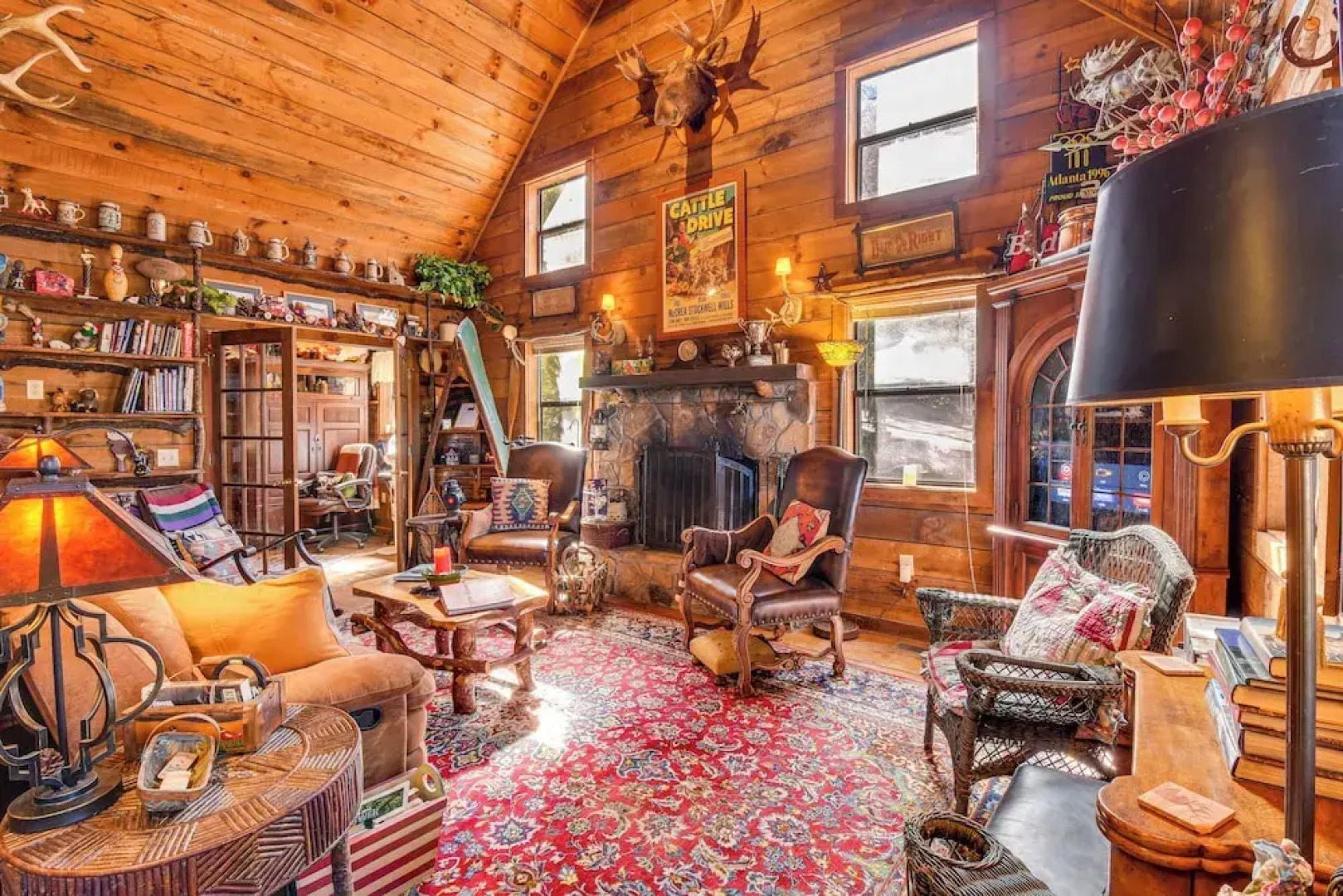 Rustic Cabin w/ Porches: 8 Mi to Tallulah Gorge!