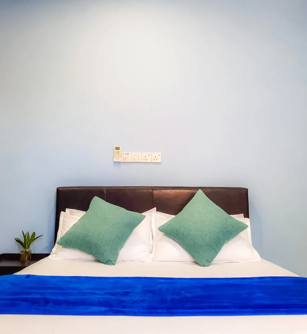 Hide Inn Blue