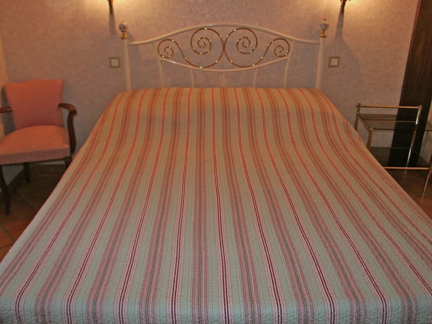 Vintage Holiday Home in Cotignac With Heated Private Pool