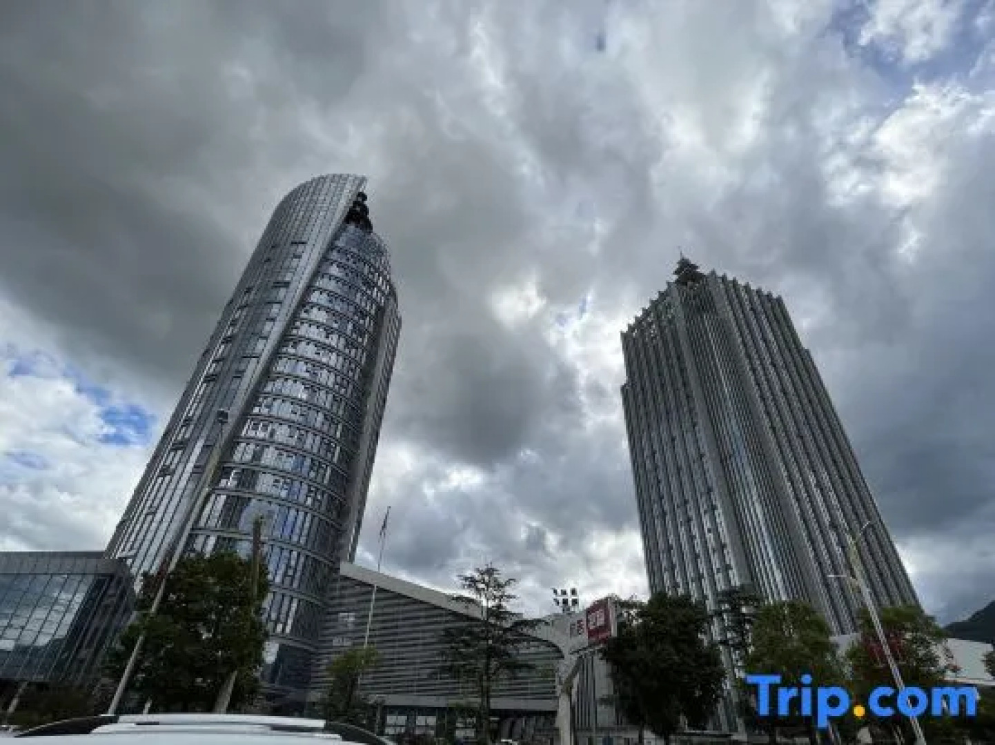 Yulong Business Hotel