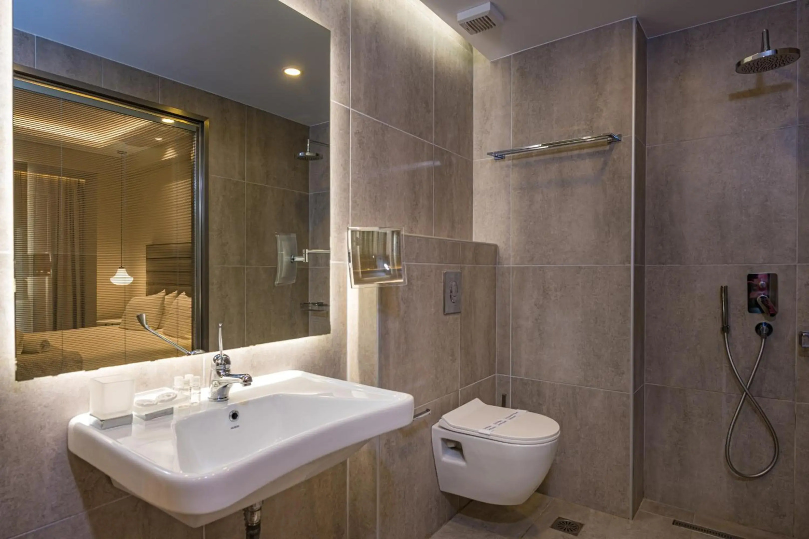 Alexandra Beach Resort & Spa