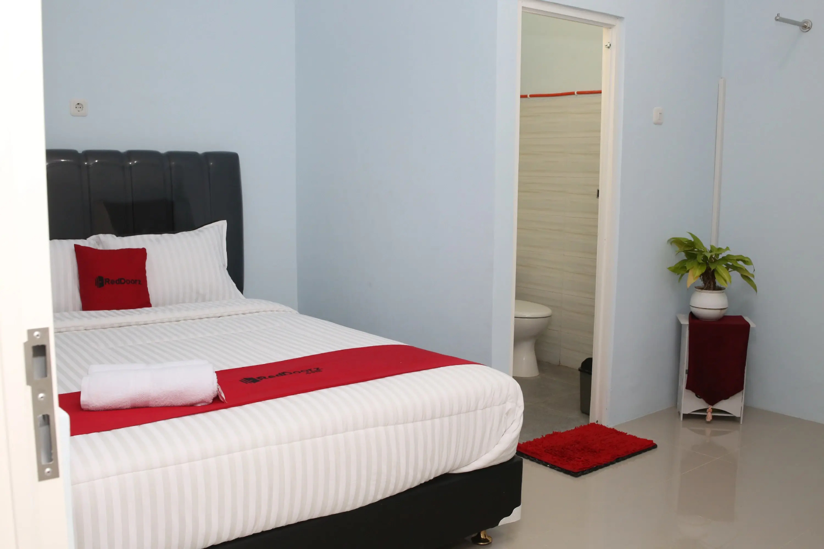 RedDoorz Syariah near Suncity Mall Madiun