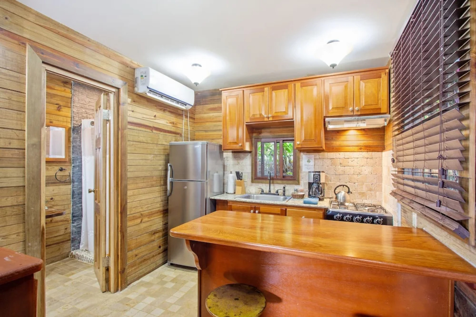 The Island Hub at Red Frog Beach Resort