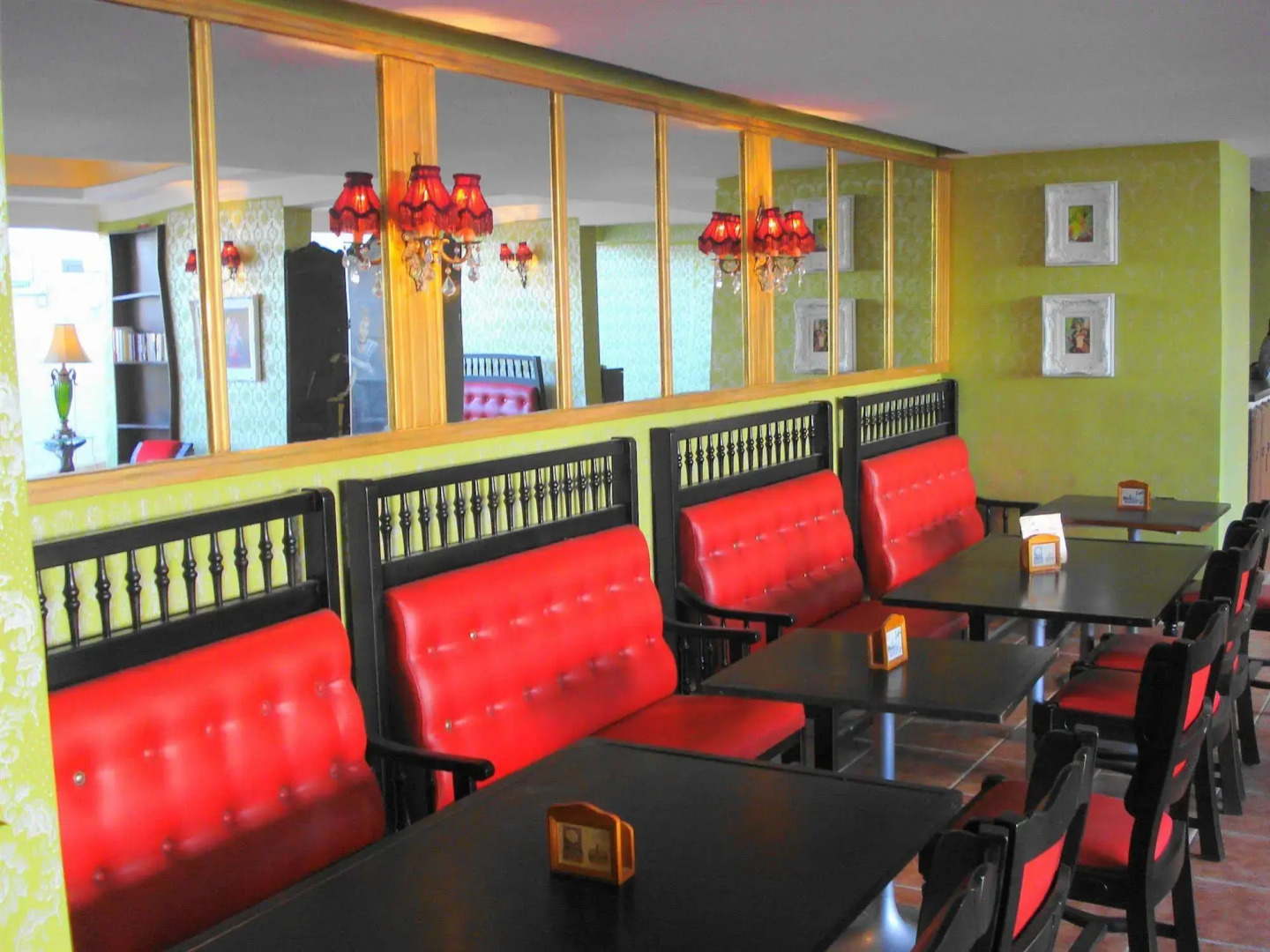 Gondola Hotel and Suites