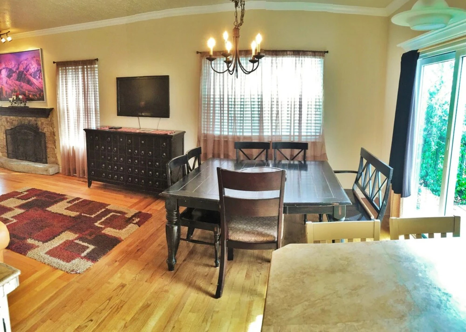 Huge 5-BR Home Just South of the City