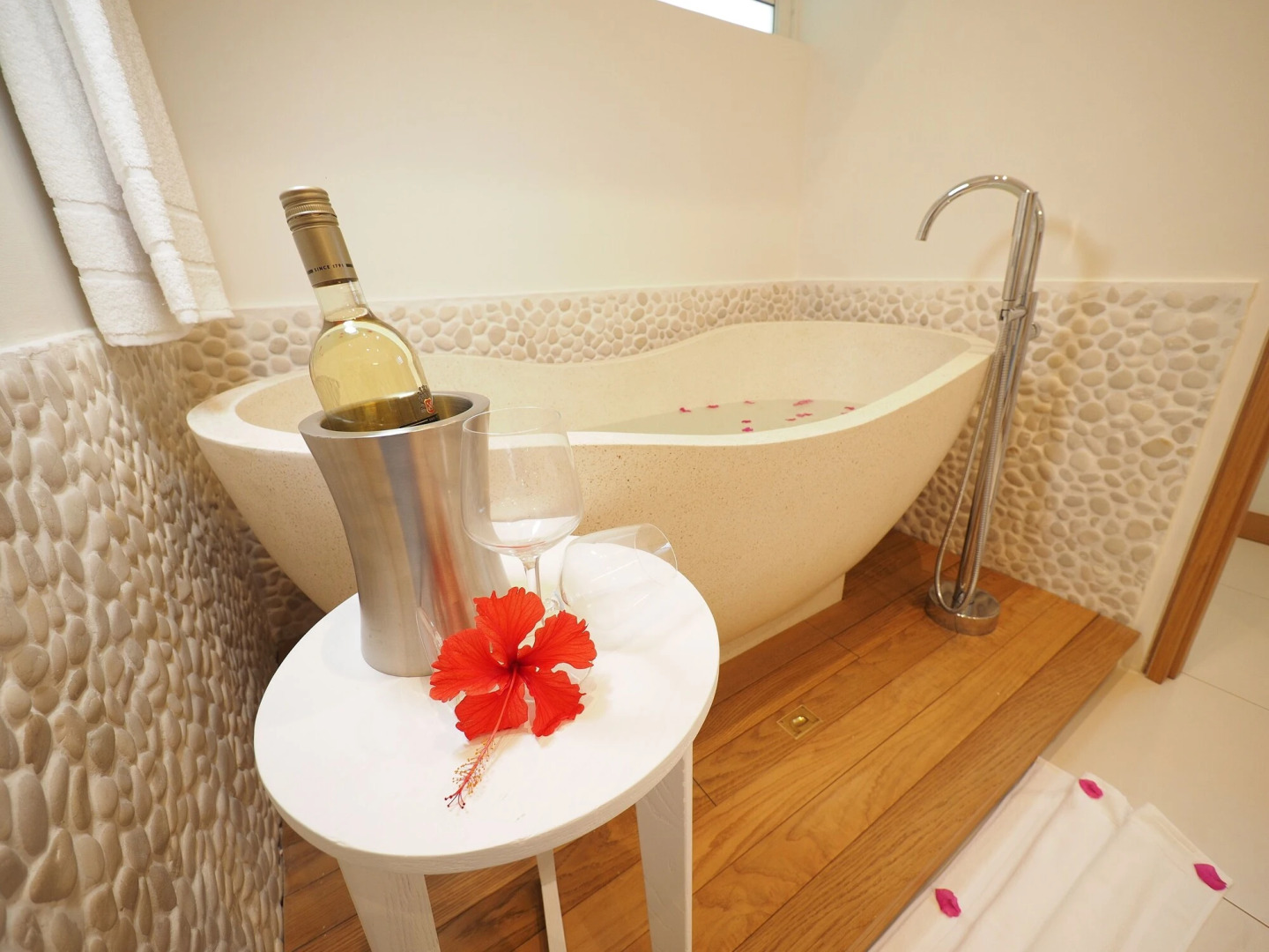 Myra Seafront Suites with Lov