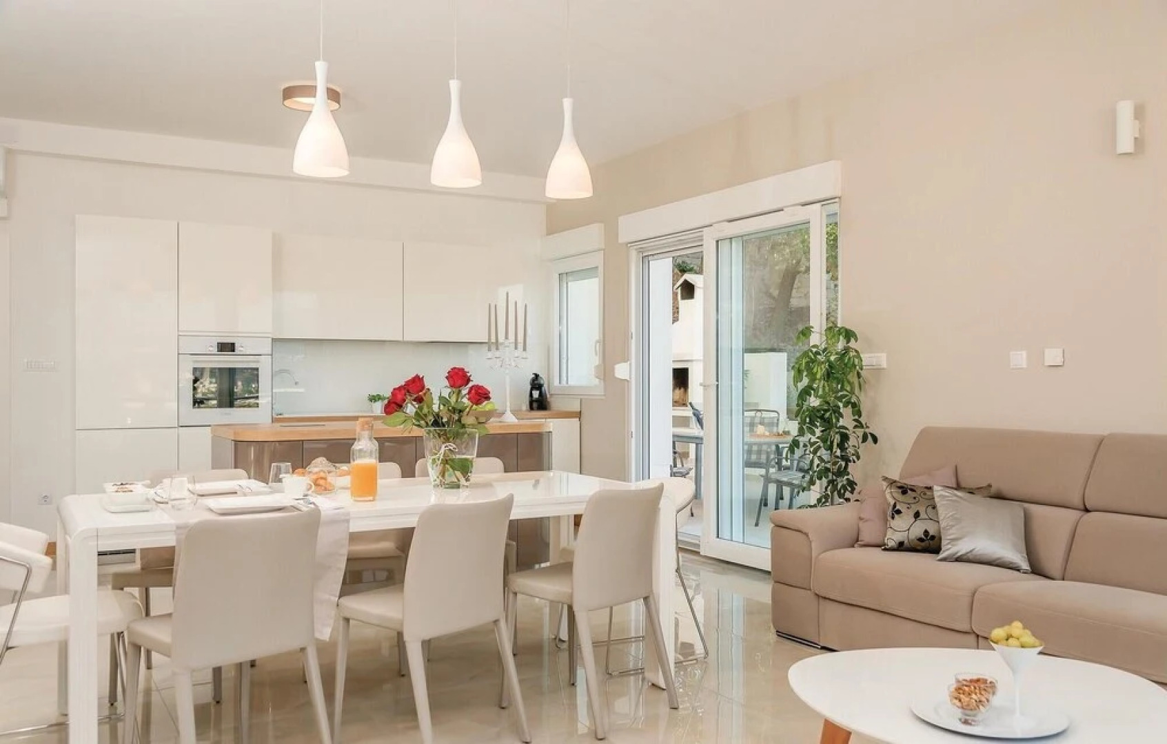 Nice Home in Podstrana with Hot Tub, WiFi & 4 Bedrooms