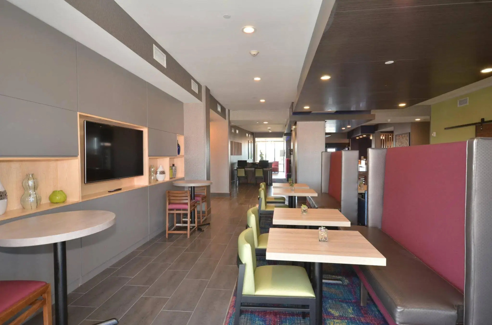 Holiday Inn Express & Suites Oklahoma City Mid - Arpt Area by IHG
