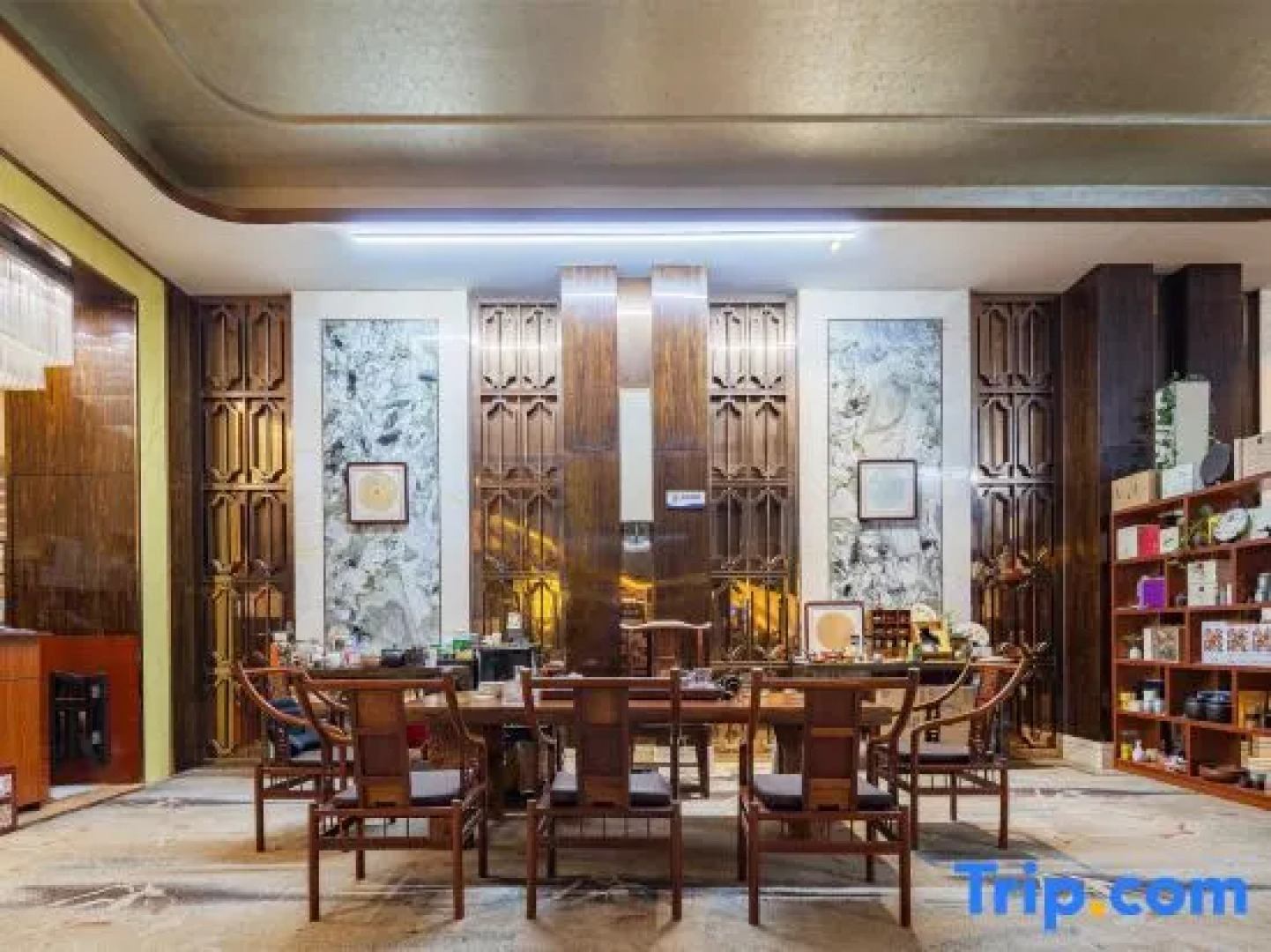 Chengkong Carrey International Hotel (Jingmen Railway Station Jingchu University of Technology)