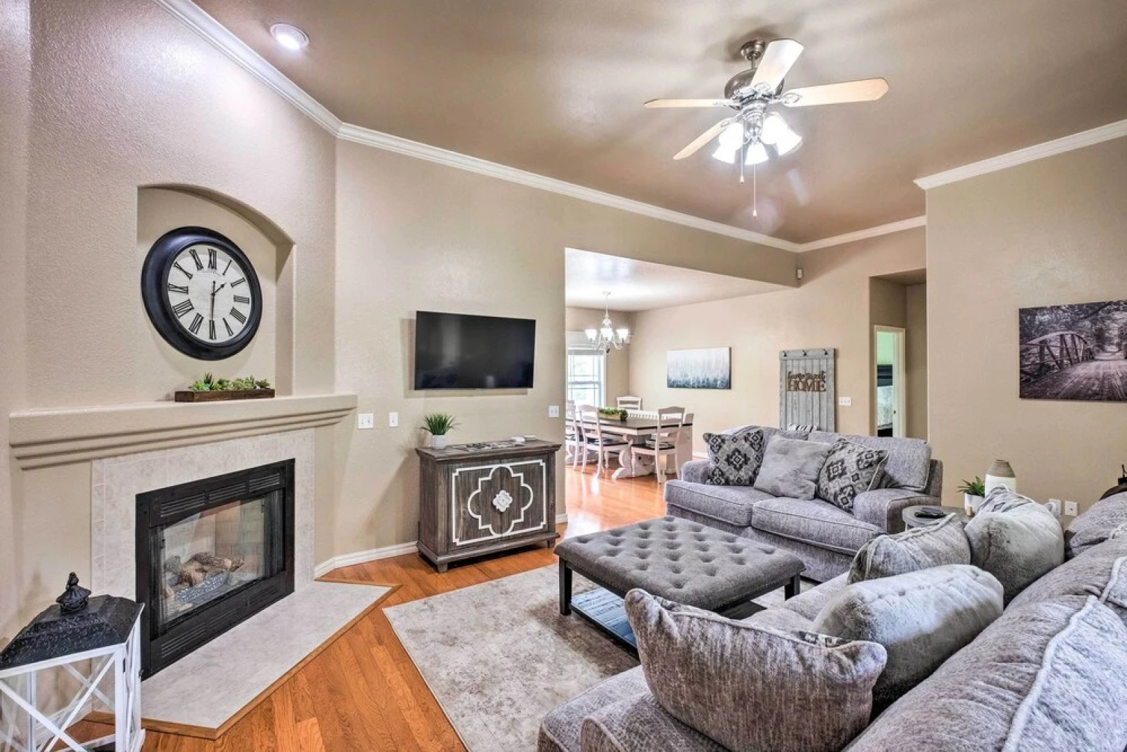 Bella Vista Home w/ Yard: Half Mile to Trails!