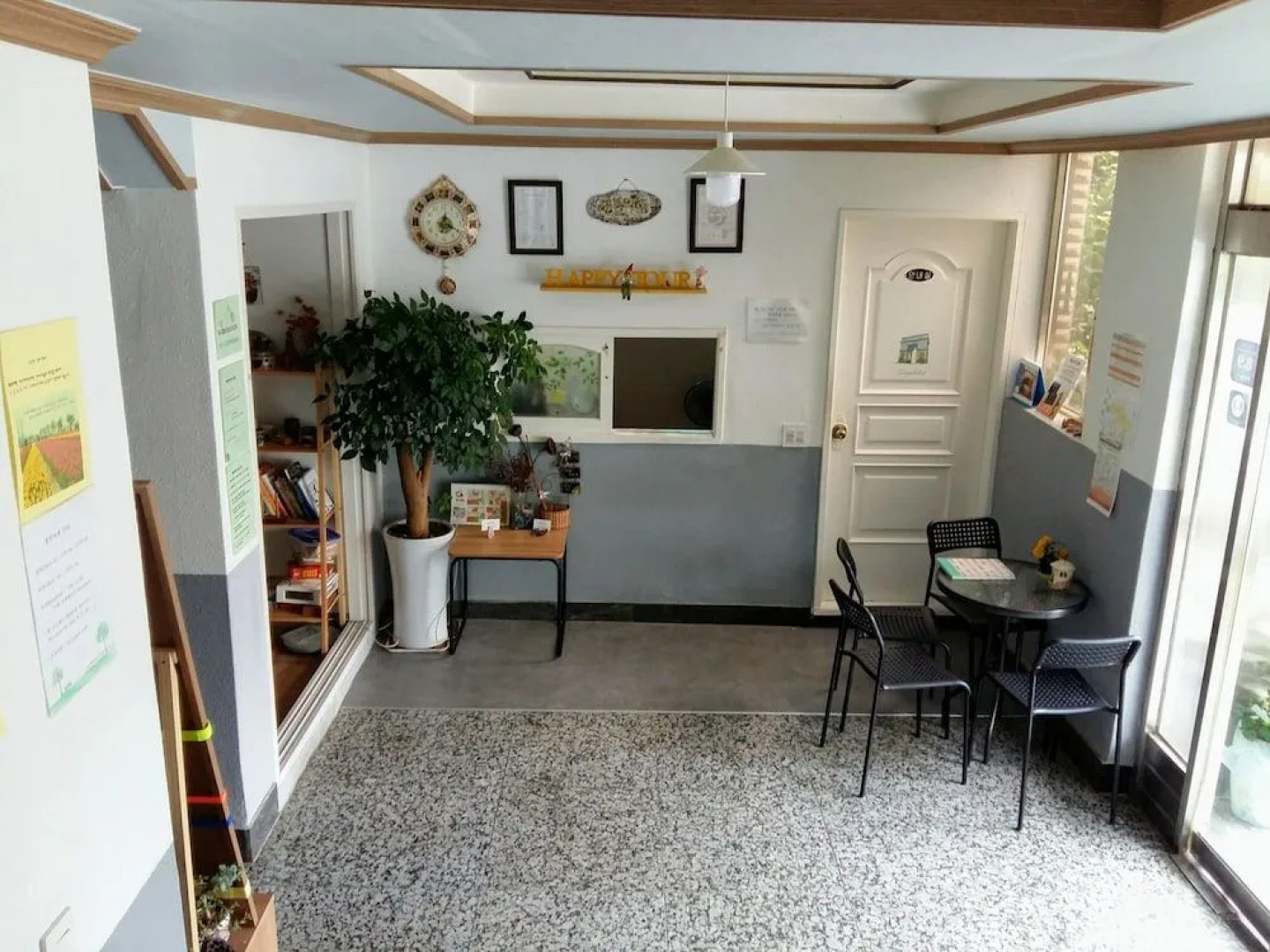 Happy Tour Guesthouse - Hostel