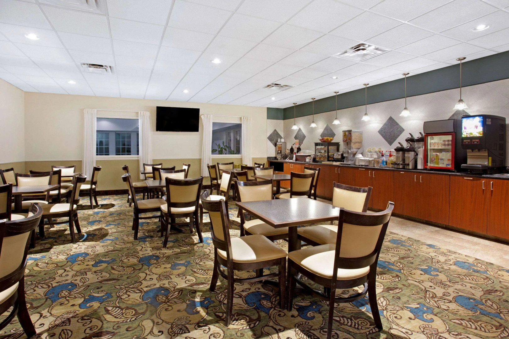La Quinta Inn & Suites by Wyndham Stonington-Mystic Area