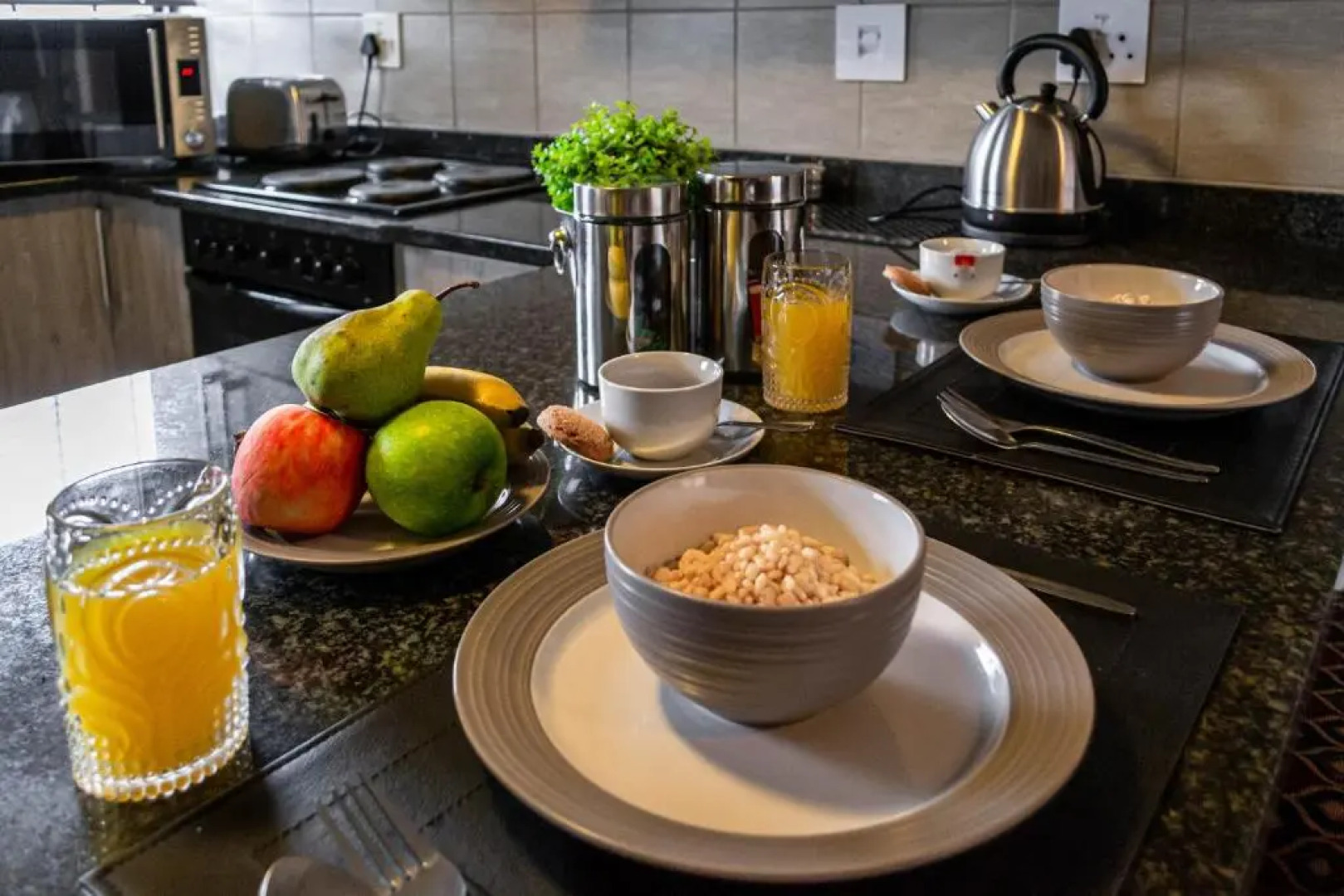 Camelot Guest House & Apartments