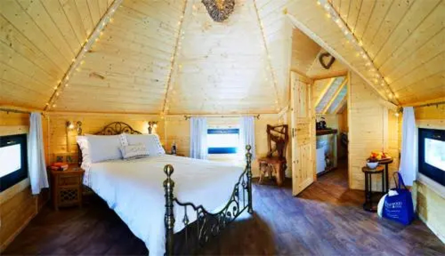 Pinewood Park-Tipis Hot Tubs And Lodges
