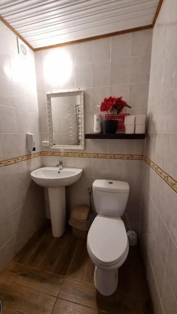 12 Місяців-Травень, басейн з підігрівом