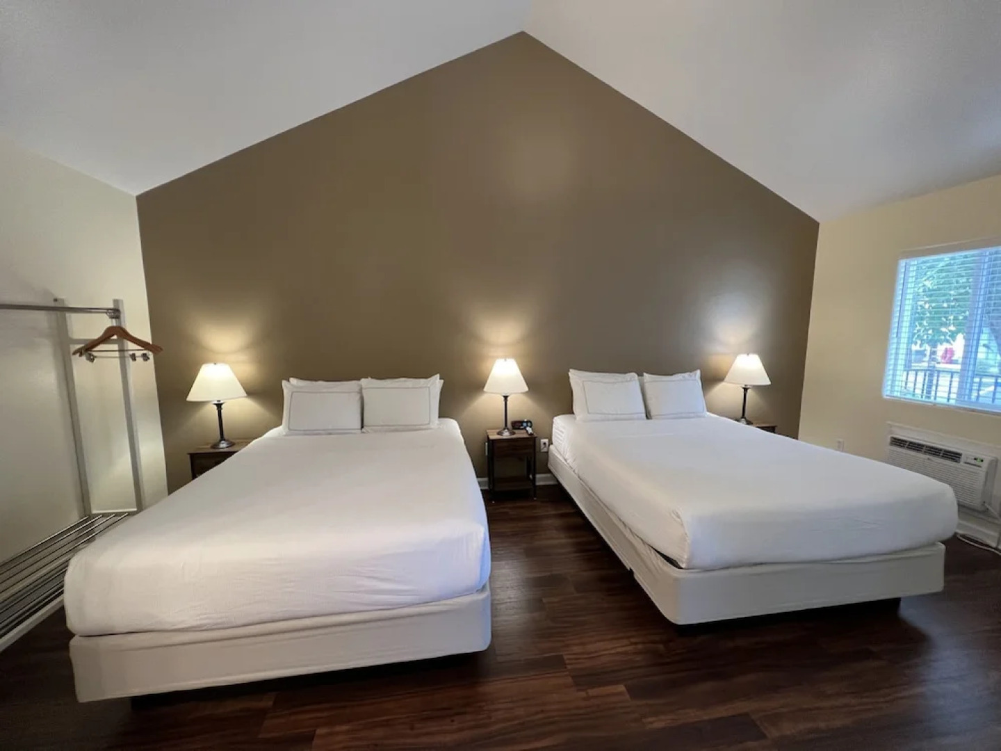 Clear Lake Cottages & Marina