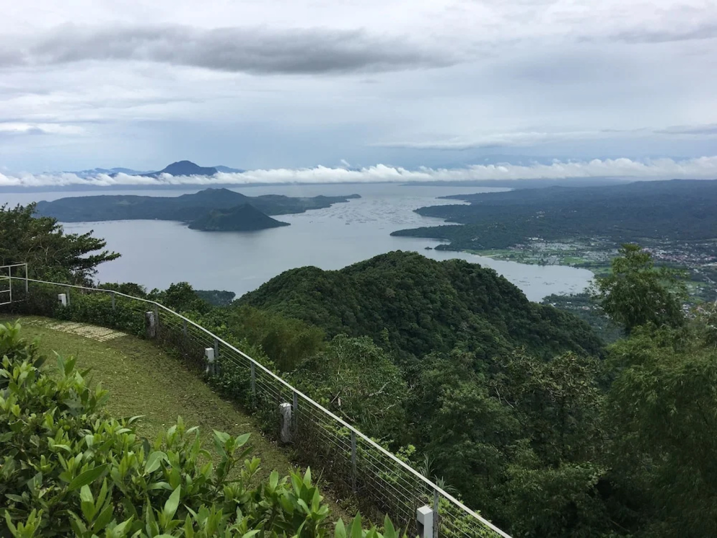 jKSUITES Manila Condos