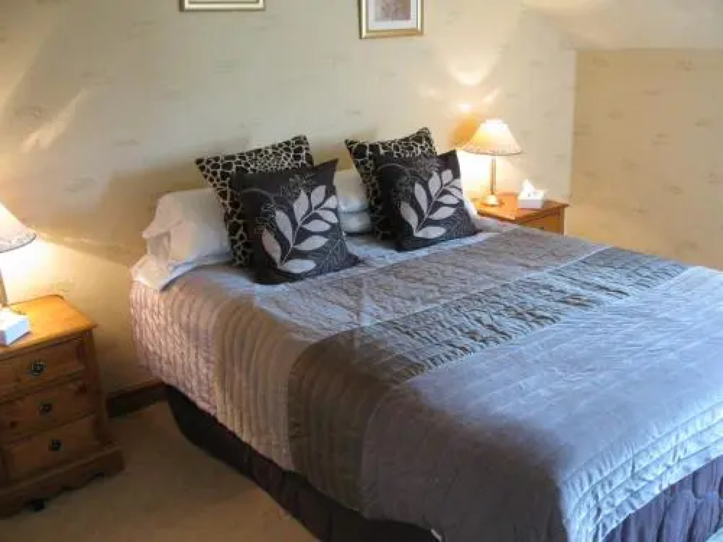 Three Horseshoes Inn