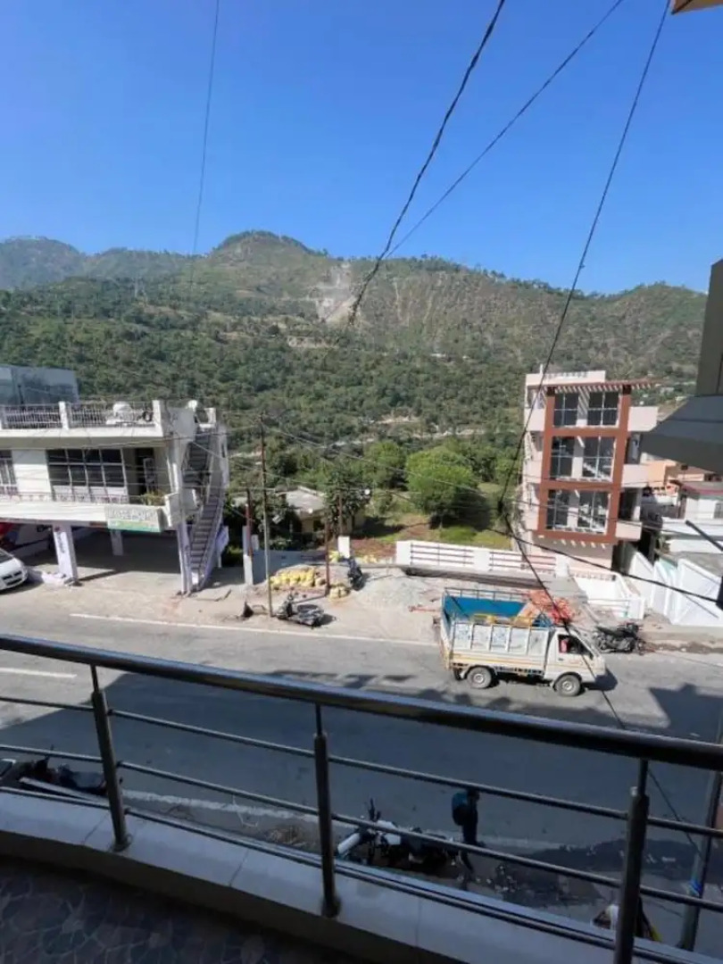 Goroomgo Girish Alay Homestay Uttarakhand