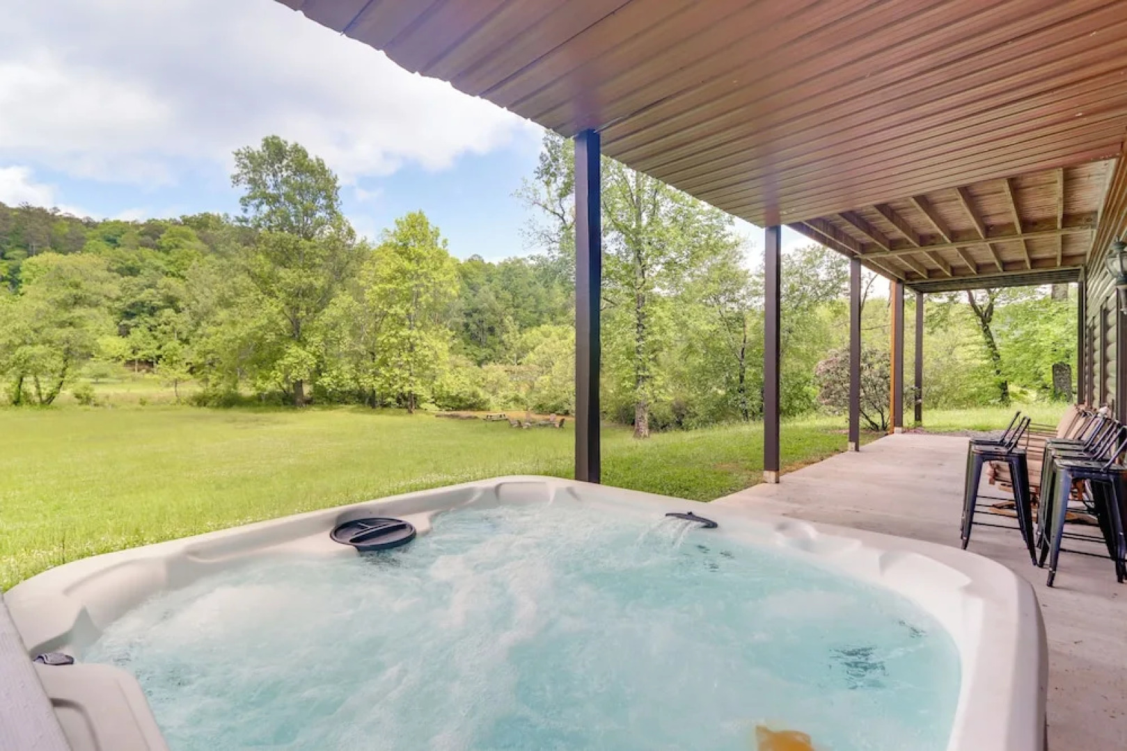 Riffle Run Cabin: River Access, Hot Tub, Game Room